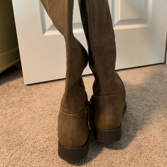 Knee Length Boots 👢 - Picture 4 of 6